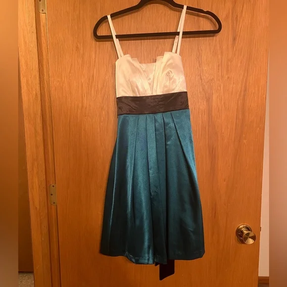 Robe Verte Iz Byer Avec Ceinture - Taille L - Sans Manches - Occasion Très Bon État